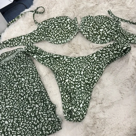 Three piece bikini set - Picture 2 of 6